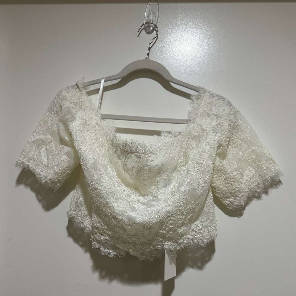 David’s Bridal Ivory Off-the-Shoulder Lace Topper with 3/4 Sleeves - Picture 3 of 10